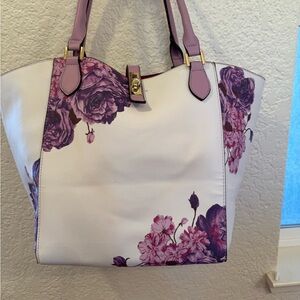 Chic handbag!  Extra Large Vacation (Travel) tote bag. Beautiful Floral & Lilac